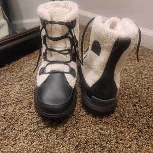 Sorel Black and Cream Explorer II